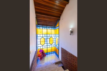 Casa para alugar com 300m², 3 quartos e 7 vagasEscada