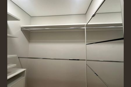 Apartamento para alugar com 85m², 2 quartos e 2 vagas Apartamento para alugar com 85m², 2 quartos e 2 vagasCloset da suíte 2