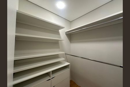 Apartamento para alugar com 85m², 2 quartos e 2 vagas Apartamento para alugar com 85m², 2 quartos e 2 vagasCloset da suíte 2