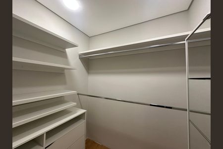 Apartamento para alugar com 85m², 2 quartos e 2 vagas Apartamento para alugar com 85m², 2 quartos e 2 vagasCloset da suíte 2