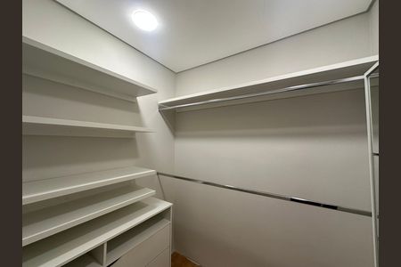 Apartamento para alugar com 85m², 2 quartos e 2 vagas Apartamento para alugar com 85m², 2 quartos e 2 vagasCloset da suíte 2
