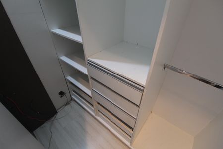 Apartamento para alugar com 49m², 3 quartos e 1 vagaCloset
