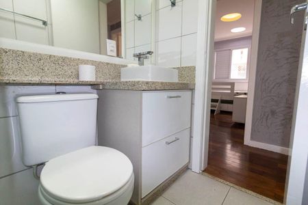 Banheiro social de apartamento à venda com 3 quartos, 101m² em Vila Carrão, São Paulo