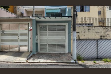 Casa à venda com 226m², 3 quartos e 2 vagasFachada