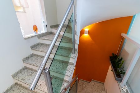 Casa à venda com 226m², 3 quartos e 2 vagasEscada