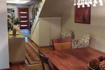 Casa à venda com 3 quartos, 202m² em Petrópolis, Porto Alegre