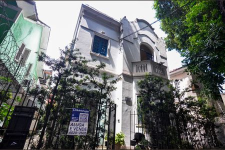 Casa para alugar com 312m², 6 quartos e 4 vagasFachada