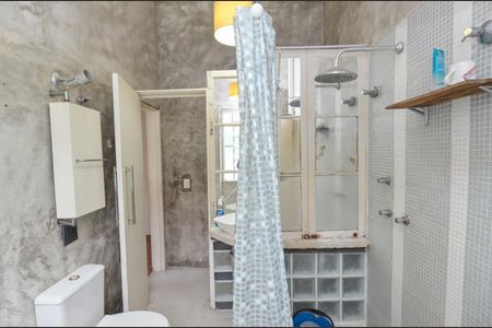 Casa para alugar com 312m², 6 quartos e 4 vagasBanheiro 1