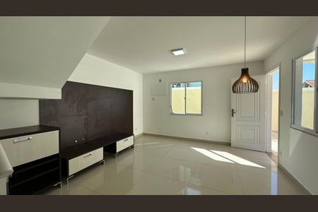 Sala de casa de condomínio para alugar com 3 quartos, 150m² em Recreio dos Bandeirantes, Rio de Janeiro