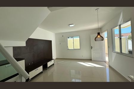 Sala de casa de condomínio para alugar com 3 quartos, 150m² em Recreio dos Bandeirantes, Rio de Janeiro