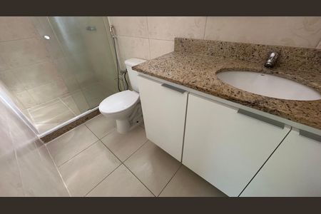 Banheiro da Suíte de casa de condomínio para alugar com 3 quartos, 150m² em Recreio dos Bandeirantes, Rio de Janeiro