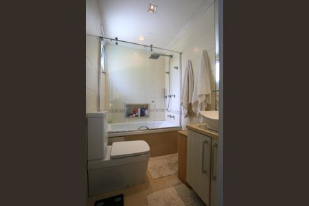 Apartamento à venda com 138m², 3 quartos e 2 vagasBanheiro da Suíte 3