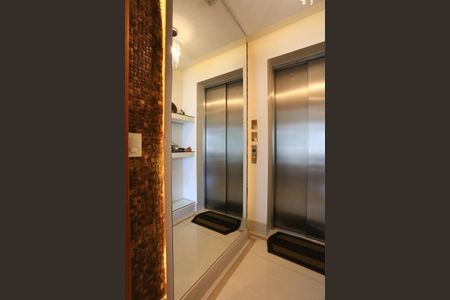 Apartamento à venda com 138m², 3 quartos e 2 vagasHall social