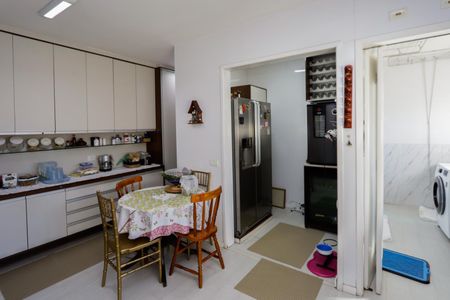 Apartamento à venda com 130m², 3 quartos e 2 vagas Apartamento à venda com 130m², 3 quartos e 2 vagasCozinha
