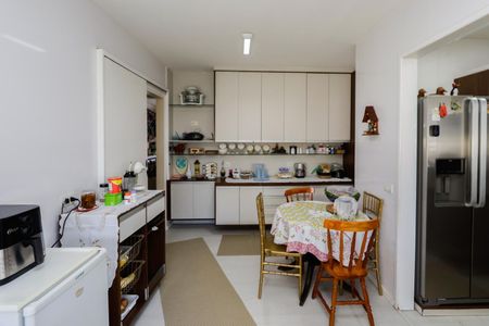 Apartamento à venda com 130m², 3 quartos e 2 vagas Apartamento à venda com 130m², 3 quartos e 2 vagasCozinha
