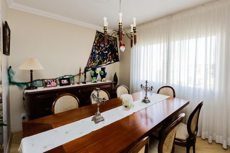 Apartamento à venda com 130m², 3 quartos e 2 vagas Apartamento à venda com 130m², 3 quartos e 2 vagasSala de Jantar