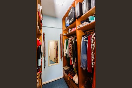 Apartamento à venda com 130m², 3 quartos e 2 vagas Apartamento à venda com 130m², 3 quartos e 2 vagasCloset da Suíte