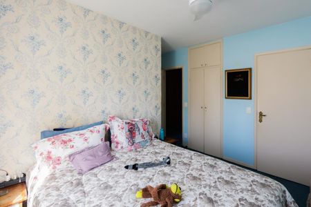 Apartamento à venda com 130m², 3 quartos e 2 vagas Apartamento à venda com 130m², 3 quartos e 2 vagasSuíte