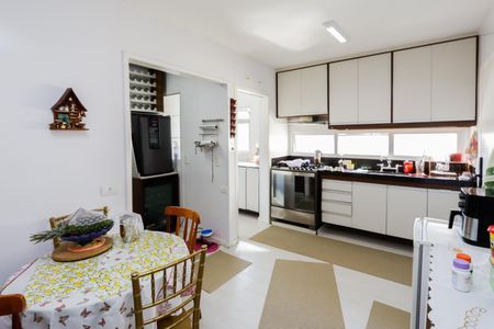 Apartamento à venda com 130m², 3 quartos e 2 vagas Apartamento à venda com 130m², 3 quartos e 2 vagasCozinha