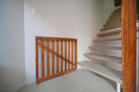 Casa para alugar com 120m², 4 quartos e 2 vagasEscada de acesso a cobertura