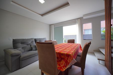 Casa para alugar com 120m², 4 quartos e 2 vagasSala