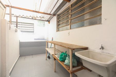 Apartamento à venda com 107m², 3 quartos e 1 vagaÁrea de Serviço e Quintal 