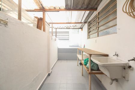 Apartamento à venda com 107m², 3 quartos e 1 vagaÁrea de Serviço e Quintal 