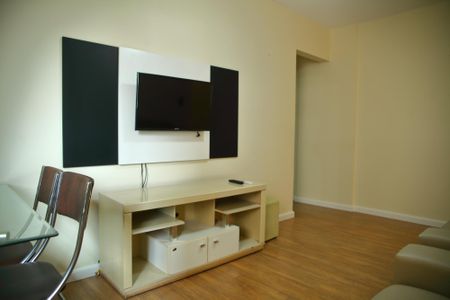 Apartamento para alugar com 65m², 2 quartos e 1 vagaSala