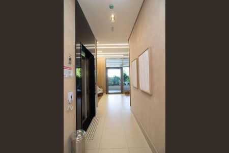 Apartamento à venda com 150m², 4 quartos e 3 vagas Apartamento à venda com 150m², 4 quartos e 3 vagasHall social