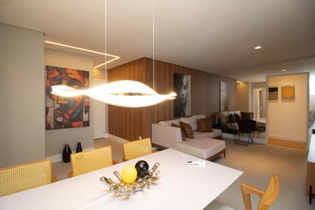 Apartamento à venda com 150m², 4 quartos e 3 vagas Apartamento à venda com 150m², 4 quartos e 3 vagasSala de Jantar