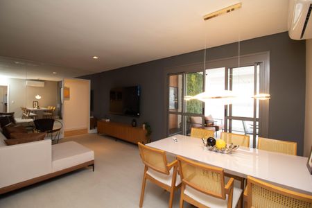 Apartamento à venda com 150m², 4 quartos e 3 vagas Apartamento à venda com 150m², 4 quartos e 3 vagasSala de Jantar