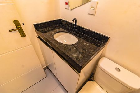 Banheiro Social de kitnet/studio para alugar com 1 quarto, 25m² em Jardim Oriental, São Paulo