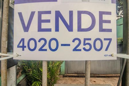 Plaquinha de casa à venda com 3 quartos, 330m² em Bom Jesus, Porto Alegre