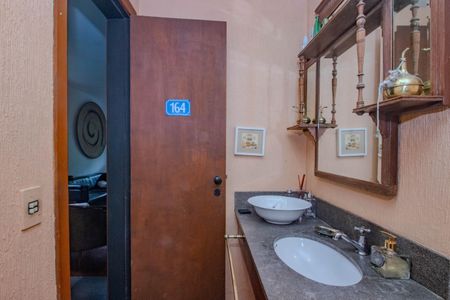 Casa à venda com 330m², 3 quartos e 2 vagas Casa à venda com 330m², 3 quartos e 2 vagasLavabo