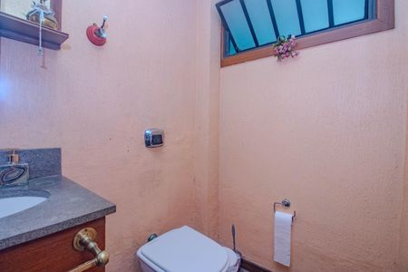 Casa à venda com 330m², 3 quartos e 2 vagas Casa à venda com 330m², 3 quartos e 2 vagasLavabo