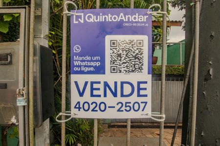 Casa à venda com 330m², 3 quartos e 2 vagas Casa à venda com 330m², 3 quartos e 2 vagasPlaquinha