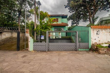 Casa à venda com 330m², 3 quartos e 2 vagas Casa à venda com 330m², 3 quartos e 2 vagasFachada