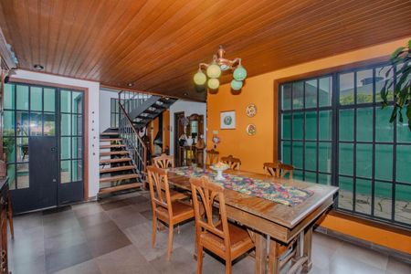 Sala de casa à venda com 3 quartos, 330m² em Bom Jesus, Porto Alegre