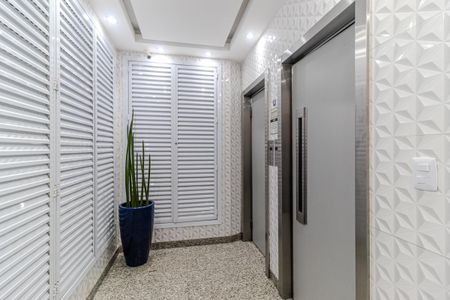 Apartamento à venda com 37m², 1 quarto e sem vagaElevadores