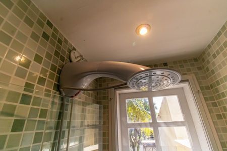 Casa à venda com 360m², 5 quartos e 3 vagas Casa à venda com 360m², 5 quartos e 3 vagasChuveiro