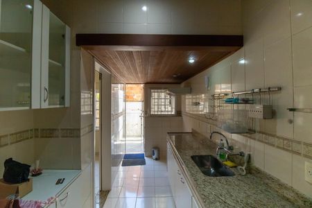 Casa à venda com 360m², 5 quartos e 3 vagas Casa à venda com 360m², 5 quartos e 3 vagasCozinha