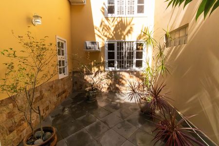 Casa à venda com 360m², 5 quartos e 3 vagas Casa à venda com 360m², 5 quartos e 3 vagasÁrea externa