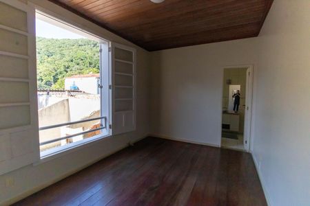 Casa à venda com 360m², 5 quartos e 3 vagas Casa à venda com 360m², 5 quartos e 3 vagasSuíte 1