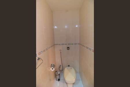 Casa à venda com 360m², 5 quartos e 3 vagas Casa à venda com 360m², 5 quartos e 3 vagasBanheiro Social