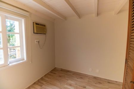 Casa à venda com 360m², 5 quartos e 3 vagas Casa à venda com 360m², 5 quartos e 3 vagasQuarto 1
