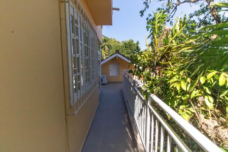 Casa à venda com 360m², 5 quartos e 3 vagas Casa à venda com 360m², 5 quartos e 3 vagasVaranda