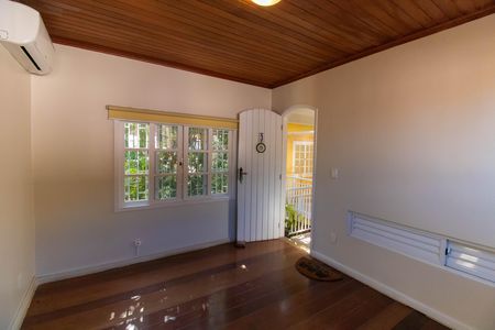 Casa à venda com 360m², 5 quartos e 3 vagas Casa à venda com 360m², 5 quartos e 3 vagasQuarto 3