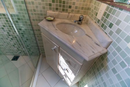 Casa à venda com 360m², 5 quartos e 3 vagas Casa à venda com 360m², 5 quartos e 3 vagasBanheiro da Suíte 2