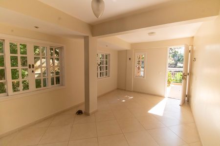 Casa à venda com 360m², 5 quartos e 3 vagas Casa à venda com 360m², 5 quartos e 3 vagasQuarto 4