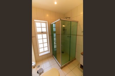 Casa à venda com 360m², 5 quartos e 3 vagas Casa à venda com 360m², 5 quartos e 3 vagasBanheiro da Suíte 1